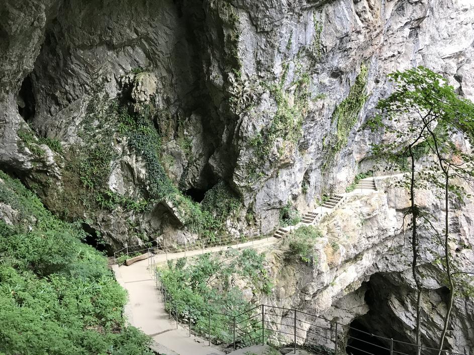 Z vlakom smo pobegnili v Škocjanske jame