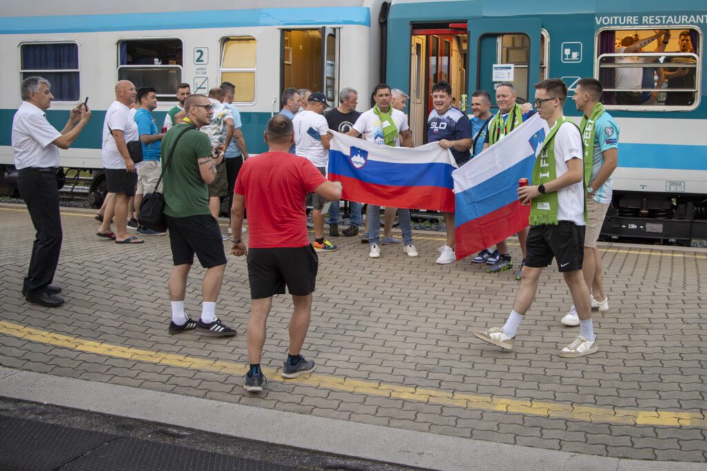 Številni navijači so se odpravili v München na UEFA Euro 2024 z vlakom