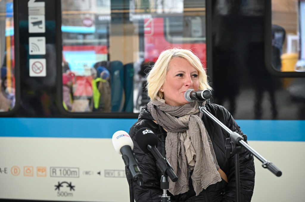 Praznične poti z vlaki, tudi v družbi Božička in pravljičnih vil