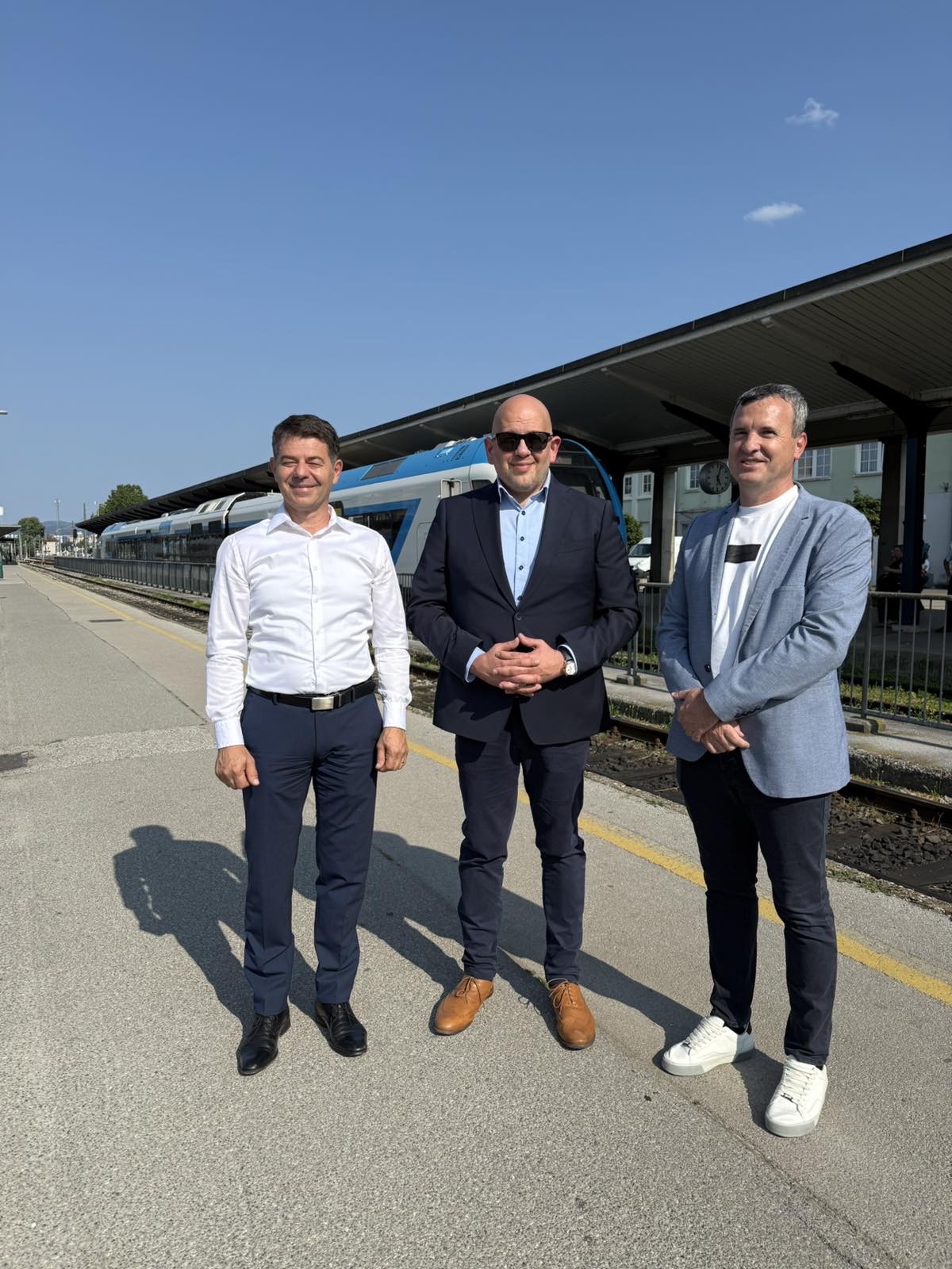 Prva vožnja novega vlaka SŽ na Hrvaško: direktne povezave z Zagrebom in Puljem prek Ljubljane – povezovanje regij in spodbujanje trajnostne mobilnosti