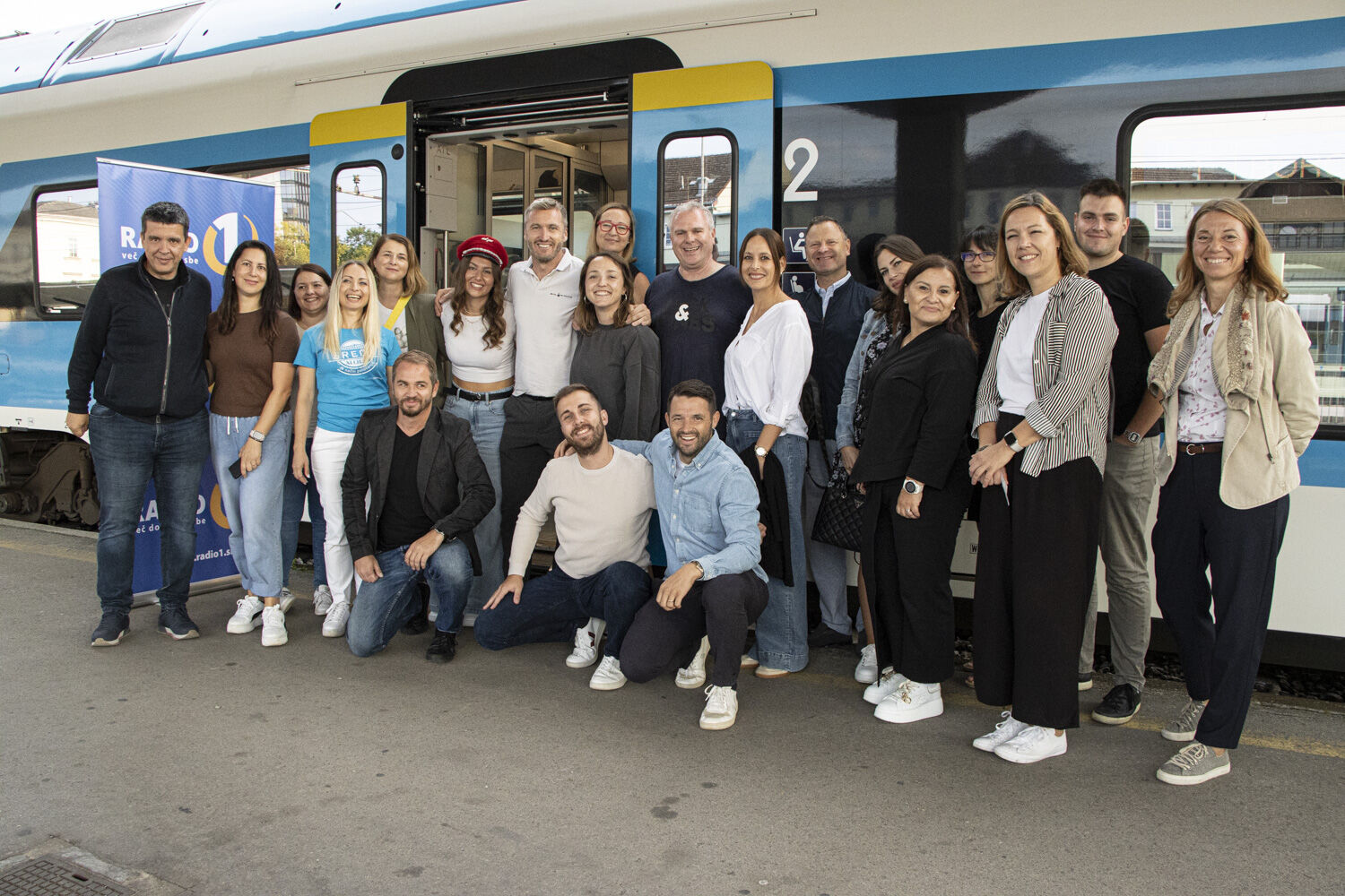Radio 1 in Denis Avdić Show na vlaku.
