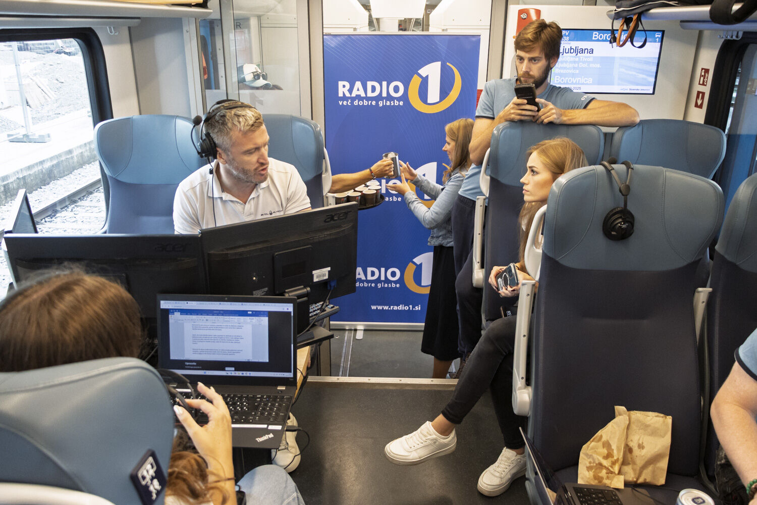 Radio 1 in Denis Avdić Show na vlaku.
