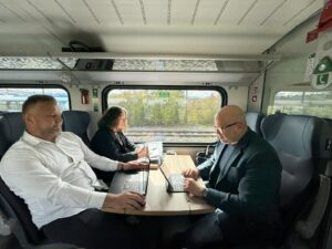 Poslovodstvo SŽ-PP na vlaku.