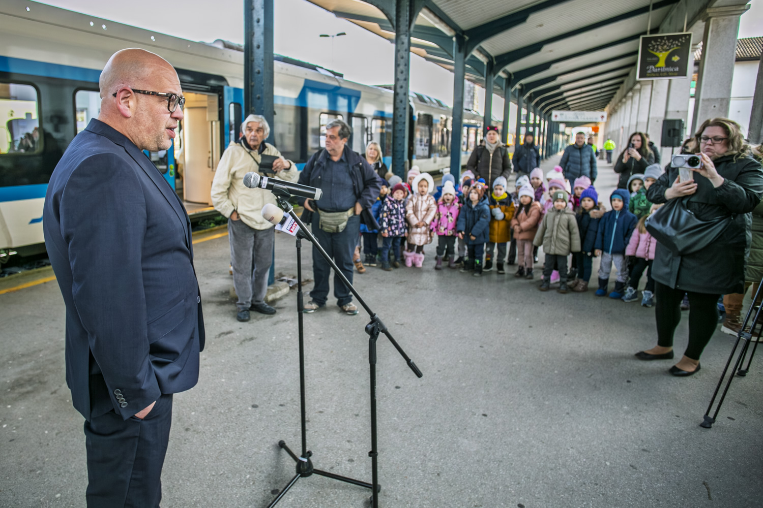 Praznična potovanja z vlaki – Božiček se s polno paro vrača na tire!