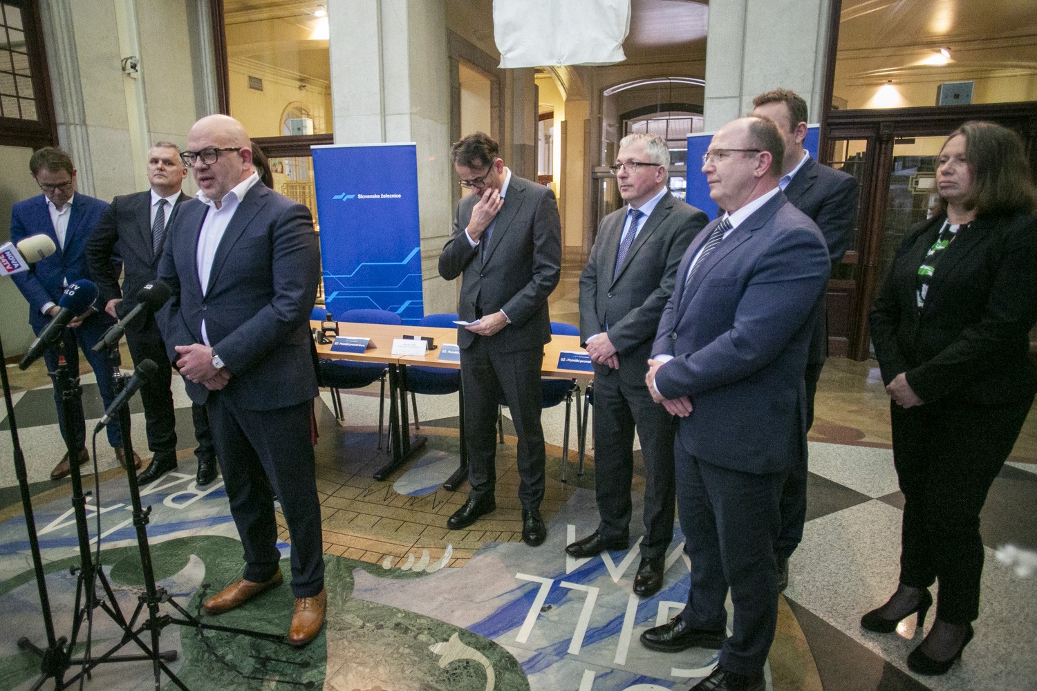 SŽ-Potniški promet podpisal pogodbo za nabavo 20 novih potniških vagonov za mednarodni promet in 4 novih večsistemskih lokomotiv