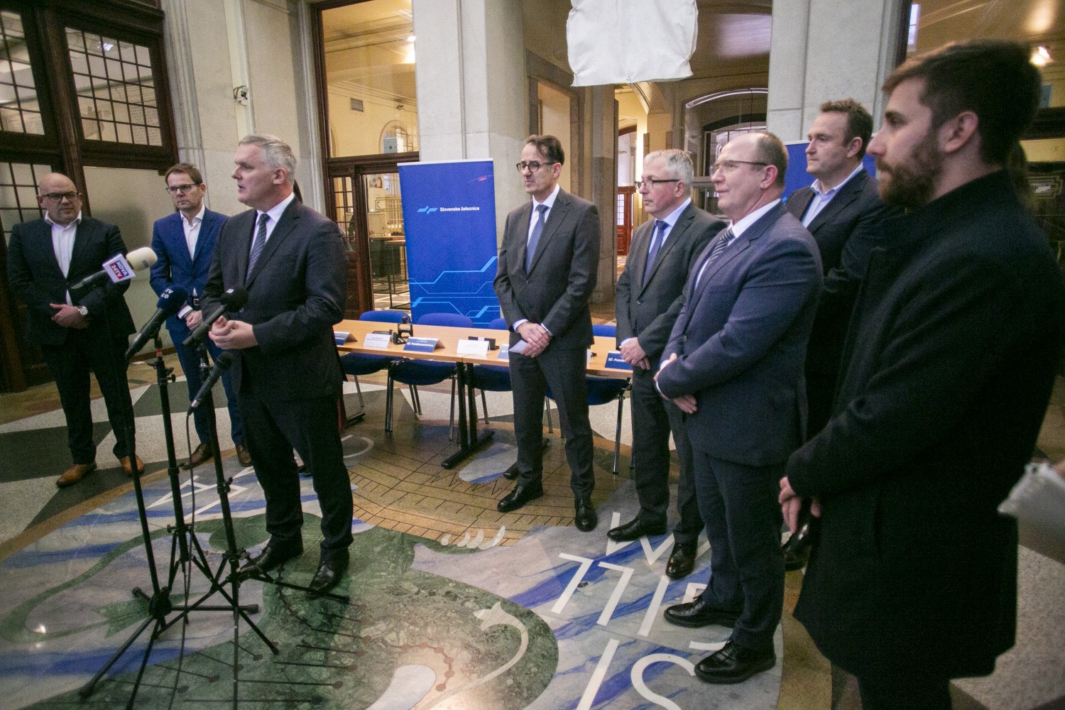 SŽ-Potniški promet podpisal pogodbo za nabavo 20 novih potniških vagonov za mednarodni promet in 4 novih večsistemskih lokomotiv