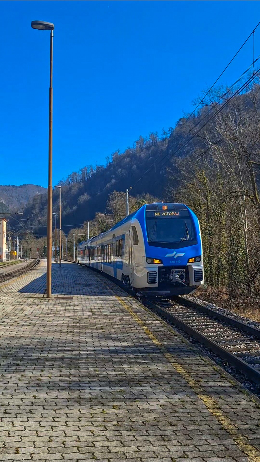 Nov vlak Stadler Flirt. 610-139/140.