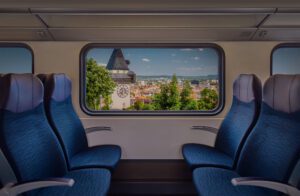 Vlak in pogled skozi okno (Gradec)