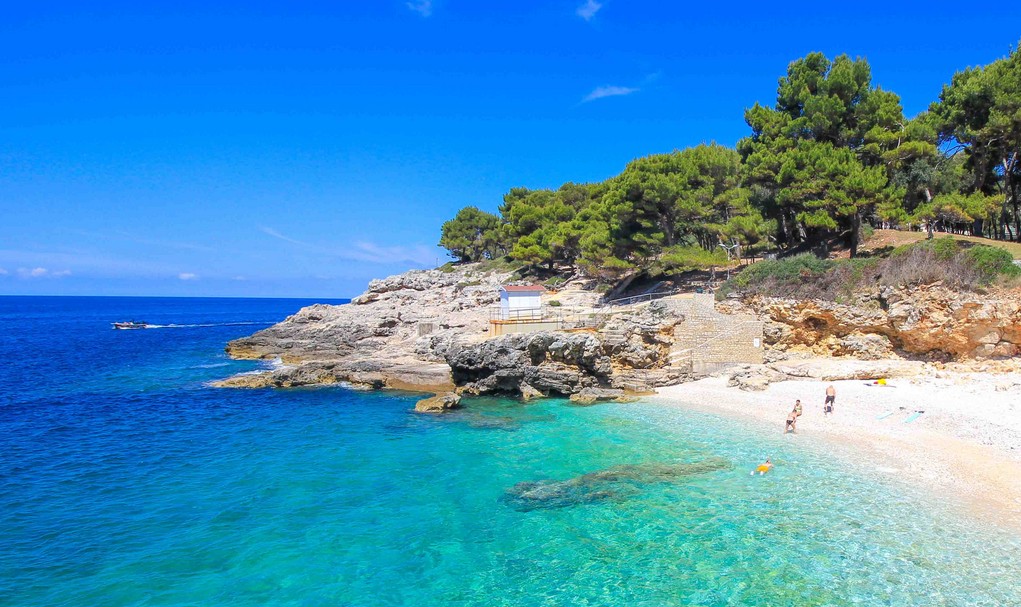 Plaža pri Pulj / Pula.