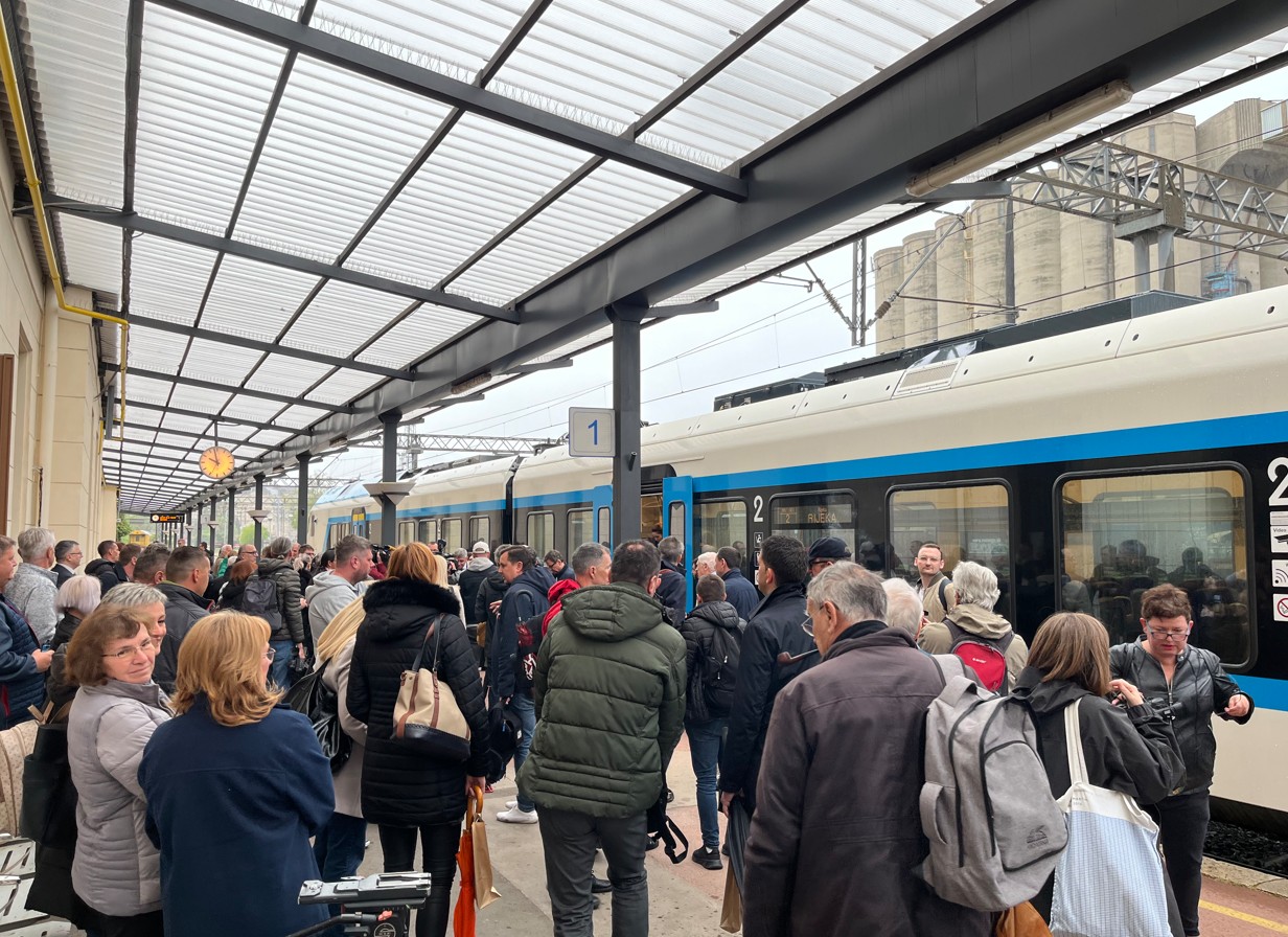 Sustance otvoritveni vlak v Reki.