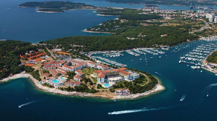 Pulj / Pula in Verudela.